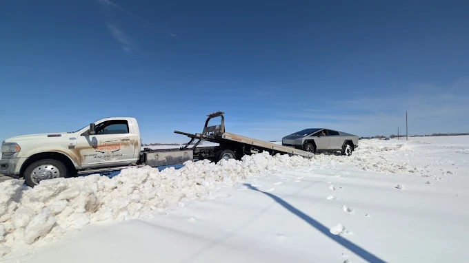 Calhoun Transport tow truck in action